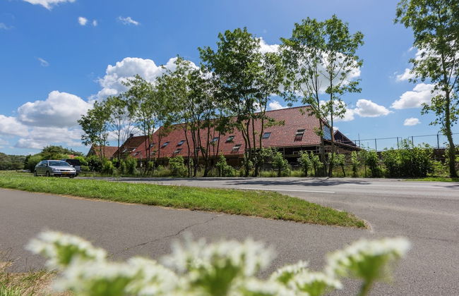 Serene Holiday Home in Oostkapelle near Center & Forest - Foto 1