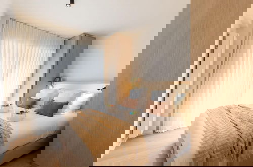 Photo 2 - Stunning Apartment on top Location With Parking