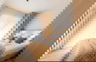 Photo 2 - Stunning Apartment on top Location With Parking