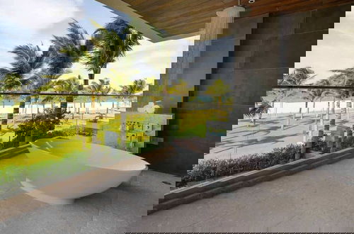 Foto 27 - Beachfront Luxury Villa: Your Private Paradise