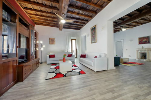 Photo 16 - Luxury Navona Apartment