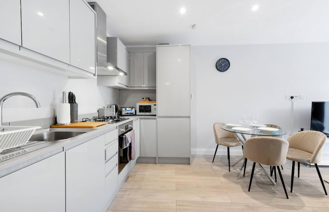 2 Bdrm Penthouse with parking Wycombe - Foto 64