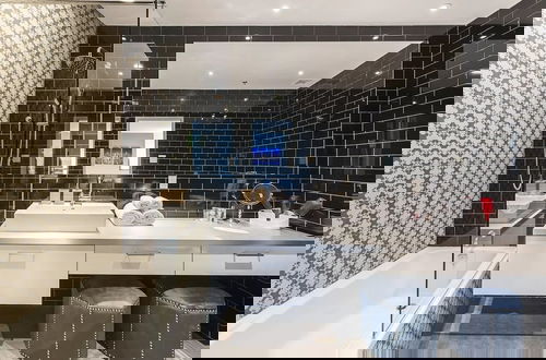 Photo 66 - Holland Hotel by Simplissimmo