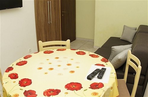 Foto 4 - Inviting 4 Sleeper Apartment in Split