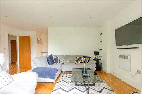 Foto 16 - Bright & Cosy 2BD by the Canal! - Limehouse