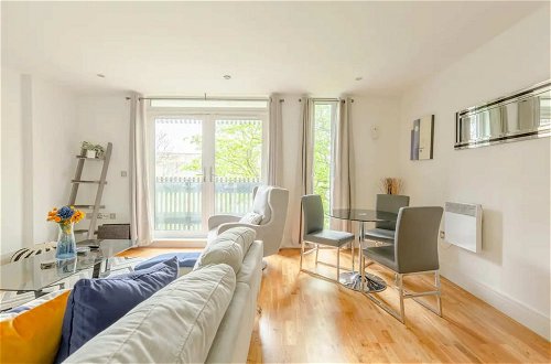 Foto 19 - Bright & Cosy 2BD by the Canal! - Limehouse