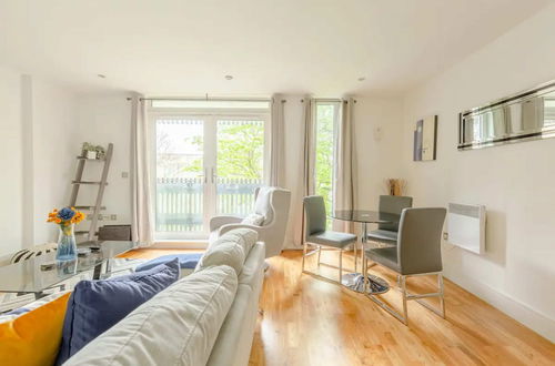 Foto 19 - Bright & Cosy 2BD by the Canal! - Limehouse