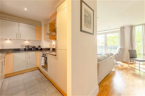 Photo 14 - Bright & Cosy 2BD by the Canal! - Limehouse