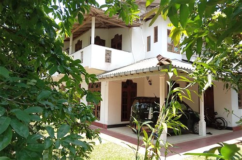 Photo 1 - Charming 3-bed Apartment in Weligama