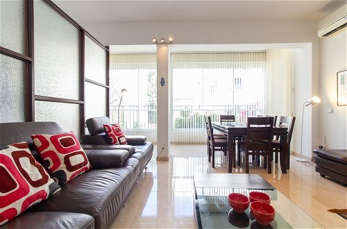 Photo 2 - Bright 3BR in the Beating Heart of TLV