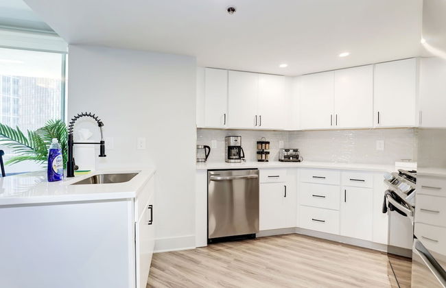 Elegant 2BR Apartment Minutes From DC - Foto 54