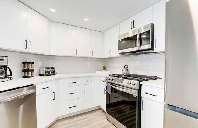 Elegant 2BR Apartment Minutes From DC - Foto 52