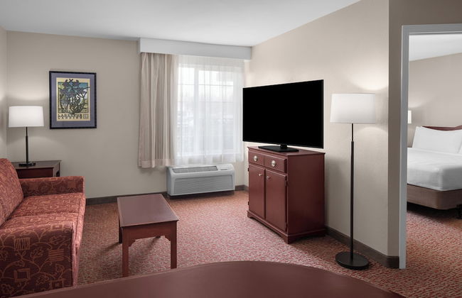 Larkspur Landing Extended Stay Suites Hillsboro - Photo 13
