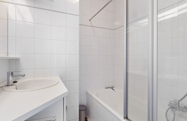 Beautiful Apartment Near Center - Photo 9
