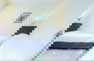 Foto 3 - Restyled Holiday Home with Fireplace near Beach