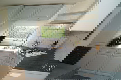 Photo 2 - Comfortable Chalet With Dishwasher, Near Maastricht