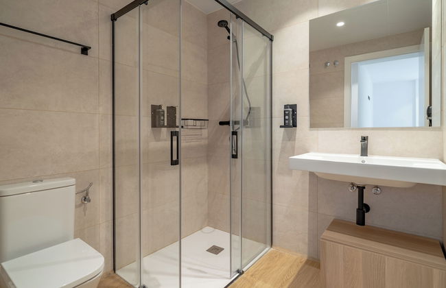 Limehome Barcelona Plaça Pirineus - Photo 42