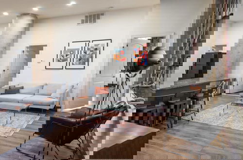 Foto 43 - Sosuite 3BR Apt w Balcony, W/d, Gym, On-site Bar