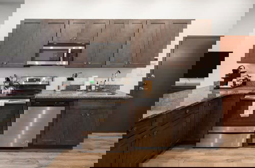 Foto 59 - Sosuite 3BR Apt w Balcony, W/d, Gym, On-site Bar