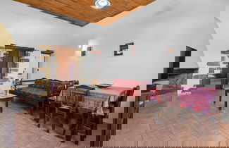 Foto 3 - Countryside Apartment 2 With Shared Swimming Pool