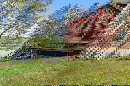 Foto 31 - Private Lakefront - Luxury Log House