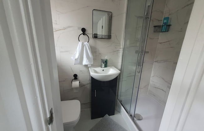 Private Room - Ensuite Bathroom - Free Parking - Foto 18