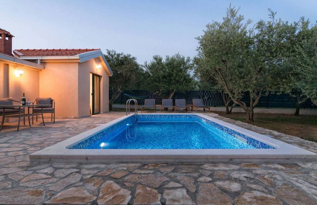 Hidden Gem Holiday Home With Pool in Kastel Stafilic - Foto 18