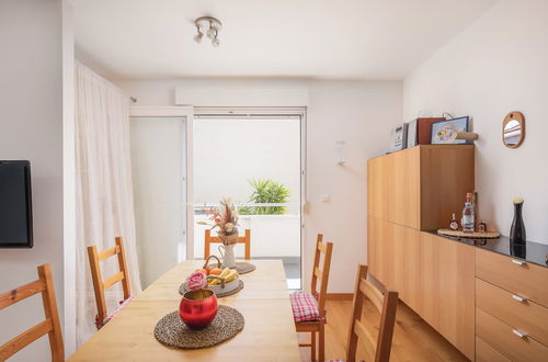 Photo 9 - Apartment Zenta with terrace and sea view, 4 min walk to the beach