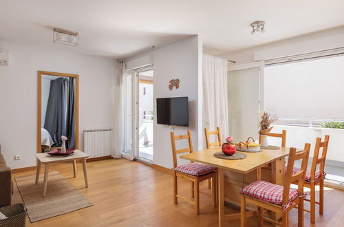 Photo 10 - Apartment Zenta with terrace and sea view, 4 min walk to the beach